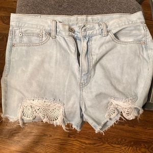 ❤️American Eagle Blue Jean shorts with lace detail